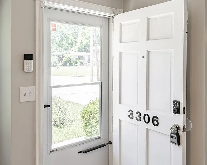 3306 Reynolds Dr NW — Photo 8