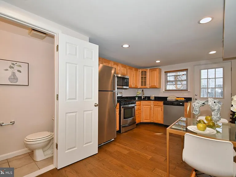 3017 Hudson St — Photo 5