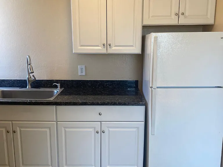 162 Santa Fe Ave #G — Photo 7