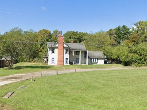 111 Comanche Ln #1, Mount Airy, NC 27030