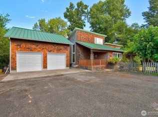 347 E Birnie Slough Road, Cathlamet, WA 98612