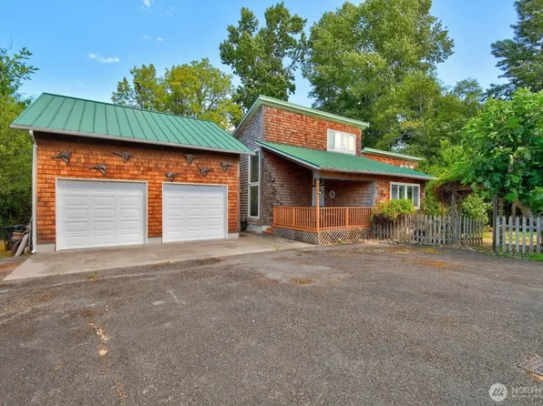 347 E Birnie Slough Road, Cathlamet, WA 98612