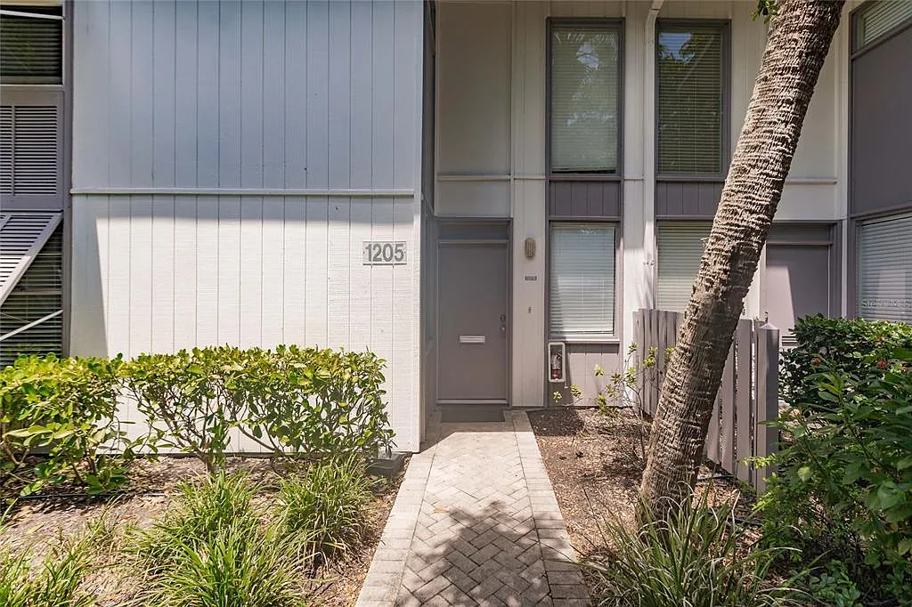 2 bed, 2.0 bath, 1310 sqft, $8,010 — Photo 1
