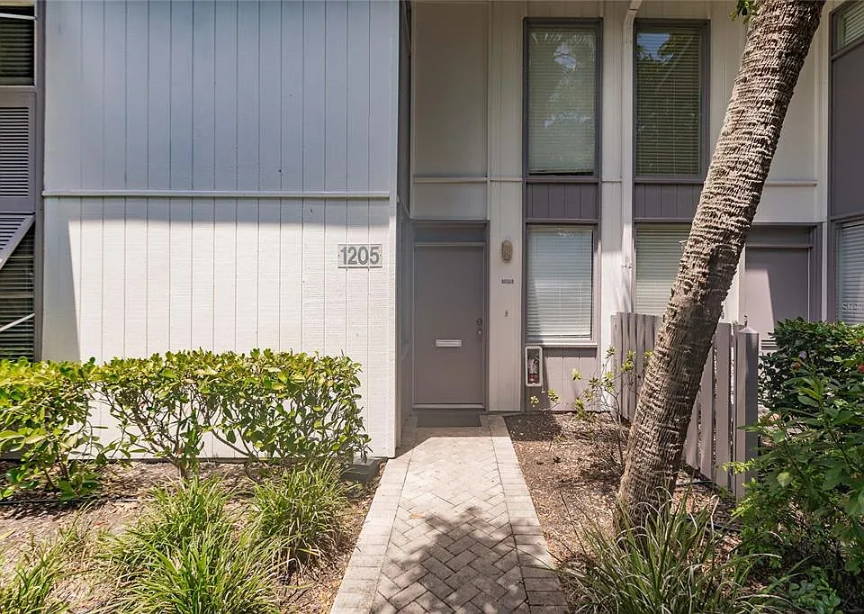 1205 E Peppertree Dr #232