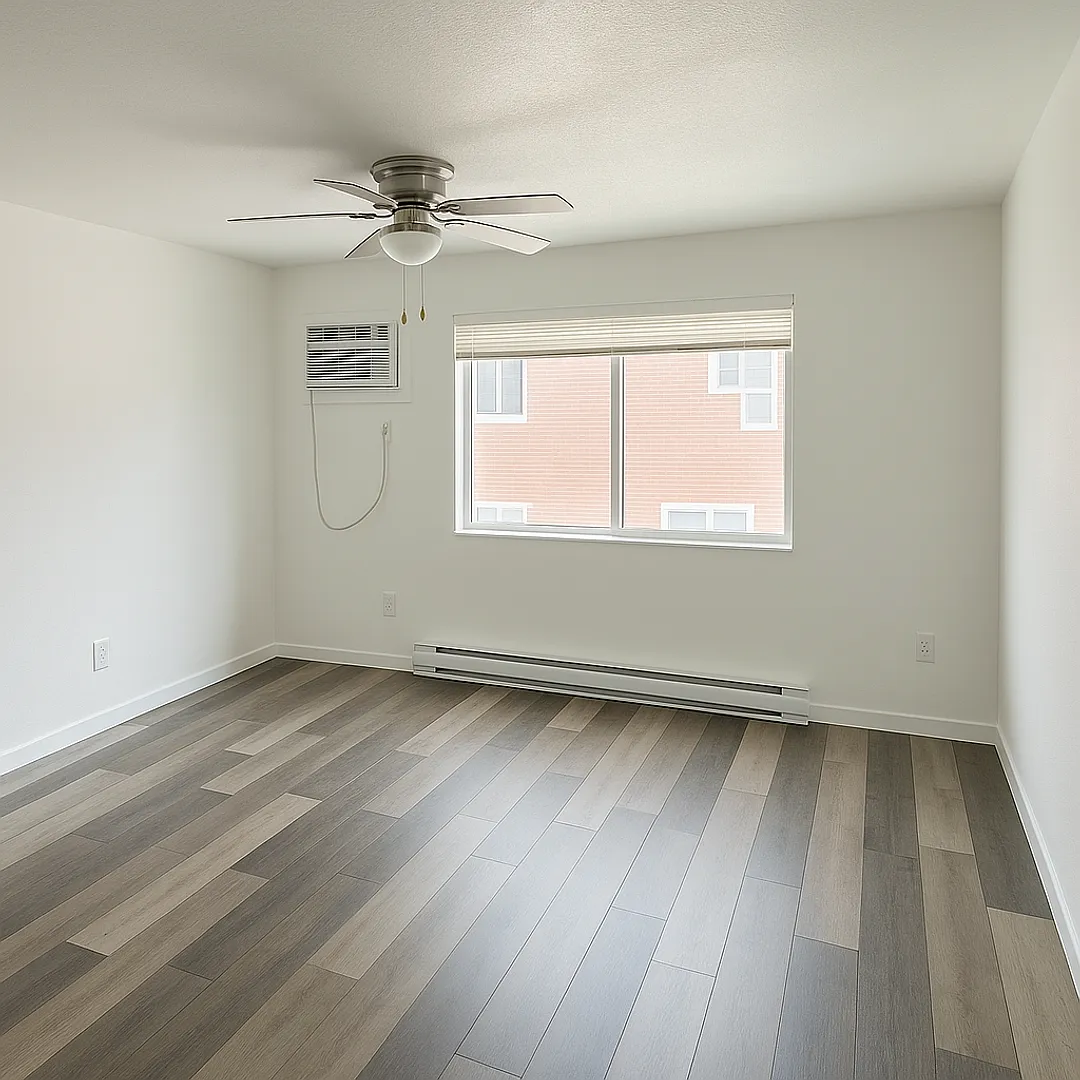 Hot Deal $99 1st Month Rent. Apply Today! Brickyard Commons Ii — Photo 3