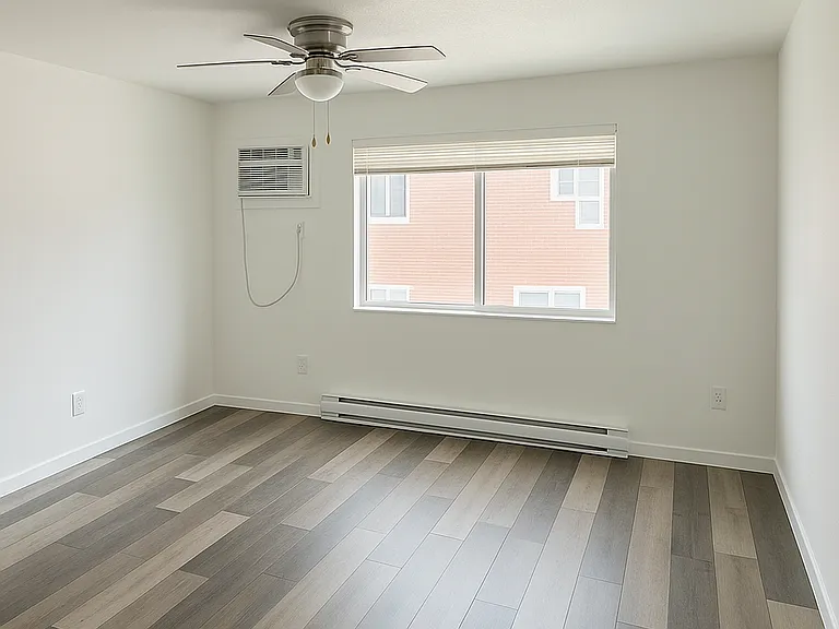 109 NW College Ave — Photo 3