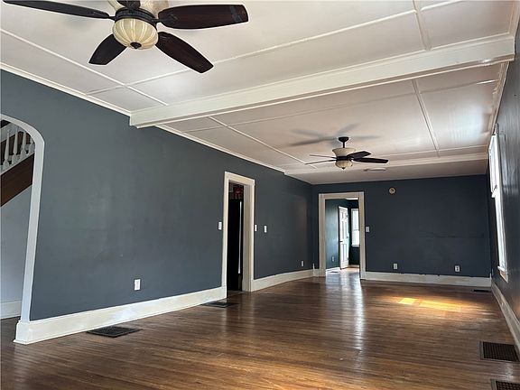 4th image of 19 Cady St