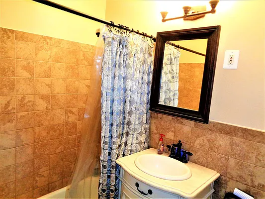 Sold by Thomas Lipovetsky, LREB | media 45