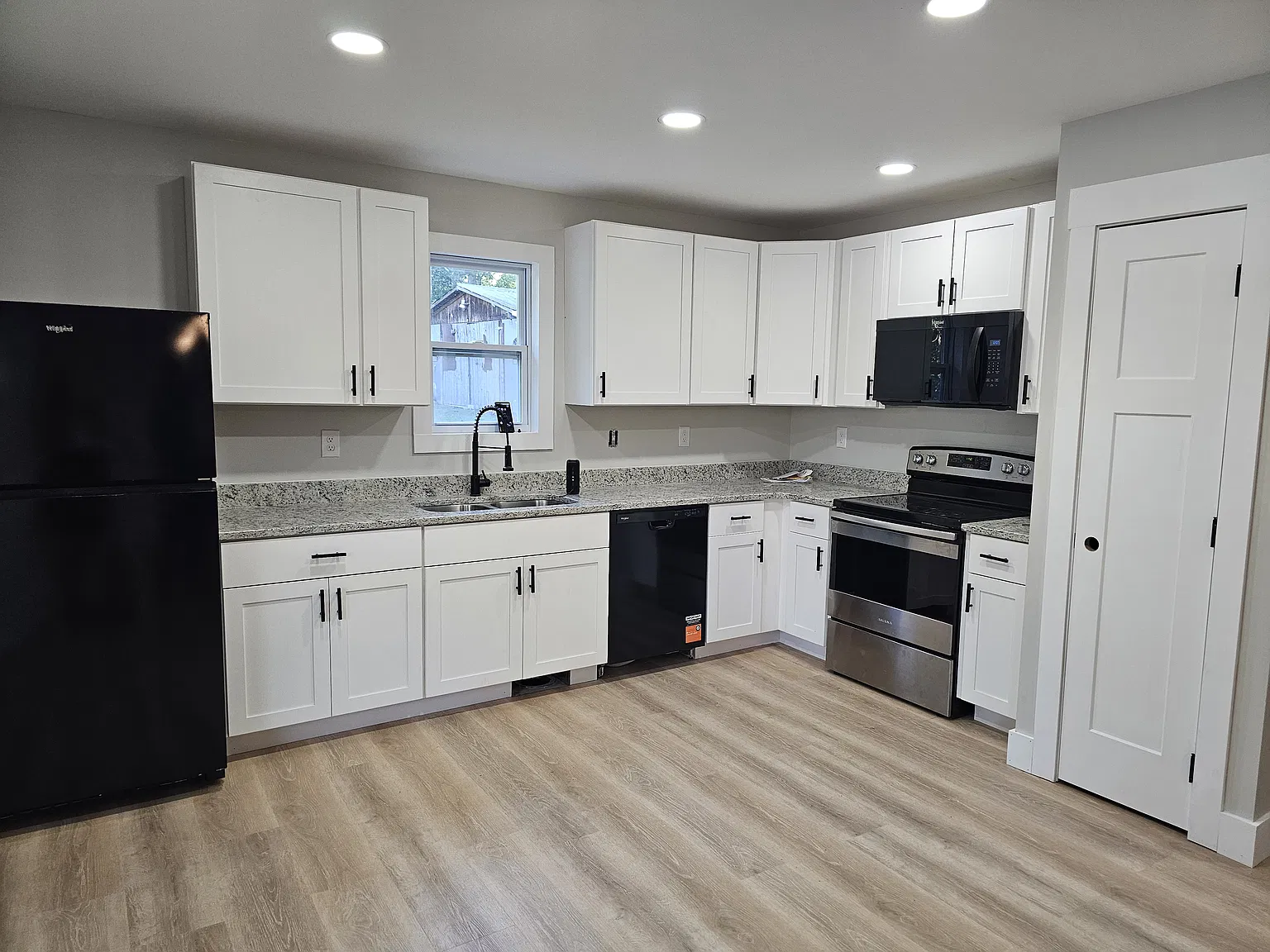 2 bed, 750 sqft, $1,100 — Photo 2