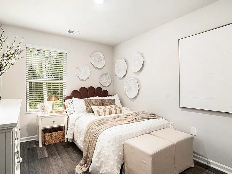 319 Honeystone St — Photo 15
