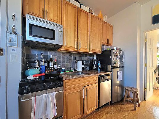 4th image of 124 E 4th St APT 24