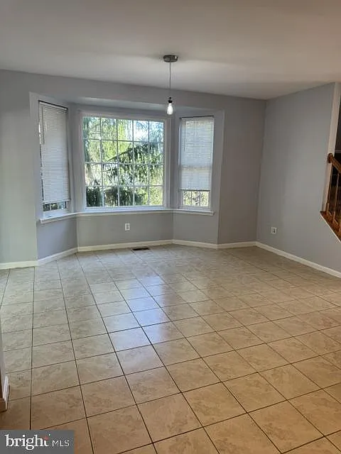 3 bed, 3.5 bath, 1690 sqft, $3,100 — Photo 3