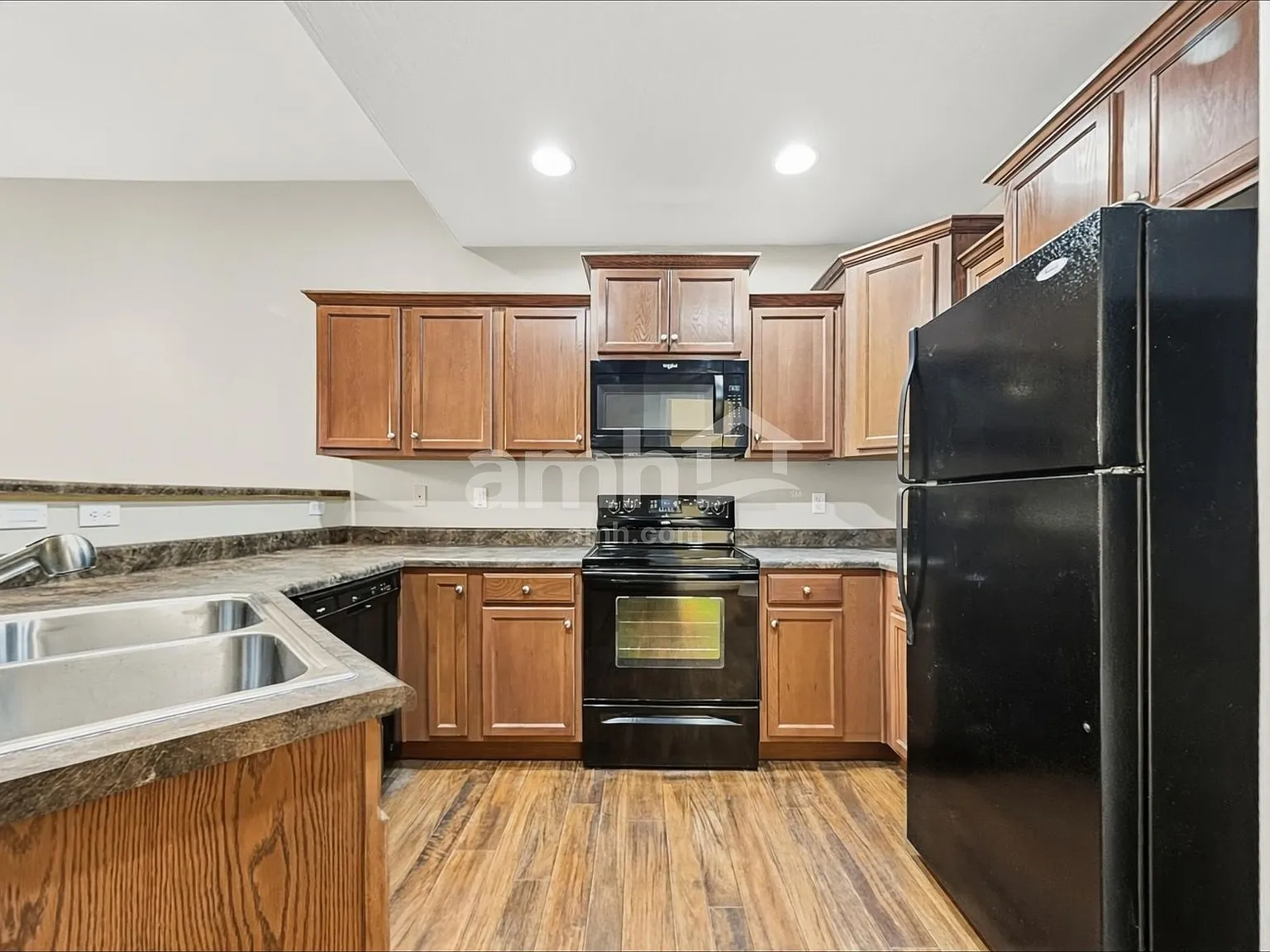 3 bed, 2.5 bath, 1284 sqft, $1,790 — Photo 3