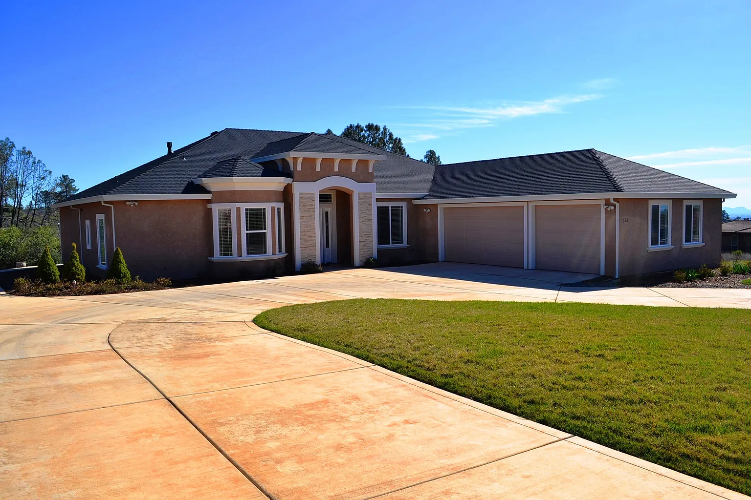 392 Bay Tree Dr photo 1