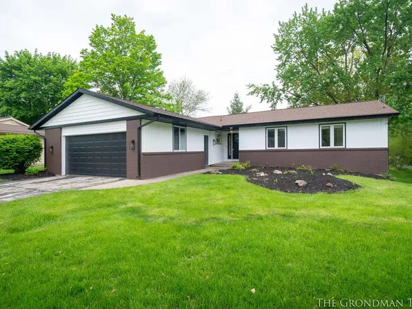 7879 Ridgewood Dr, Jenison, MI 49428
