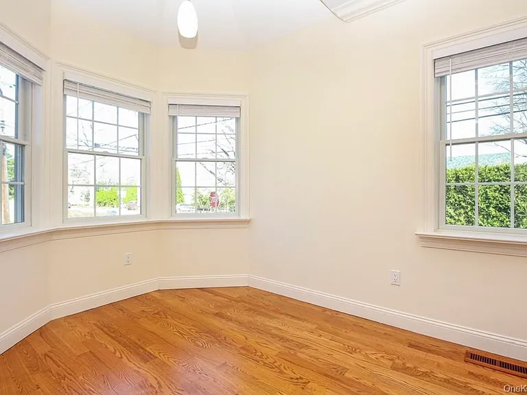114 Oak St #114 — Photo 4