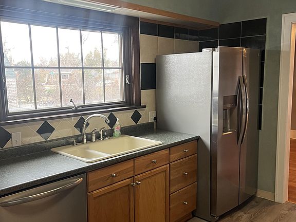 2nd image of 3715 Warren Ave
