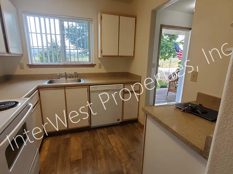 3025 S Troutdale Rd — Photo 6
