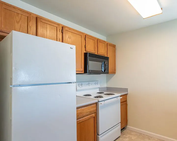 Highline Pointe Apts. — Photo 6