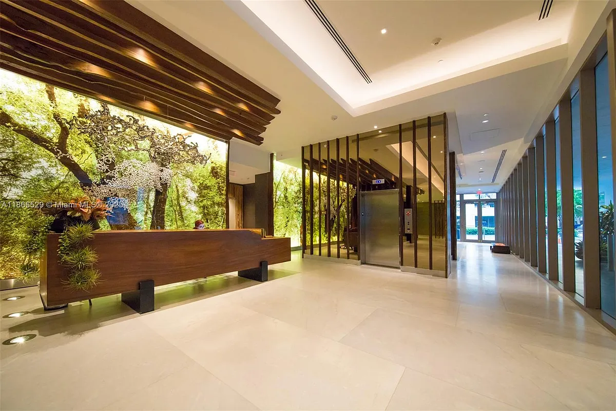 Building Photo - 1010 Brickell Ave #1510
