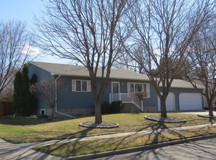 1946 Maple Dr, Huron, SD 57350