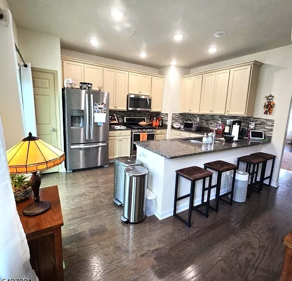 76 Albert Ct — Photo 9