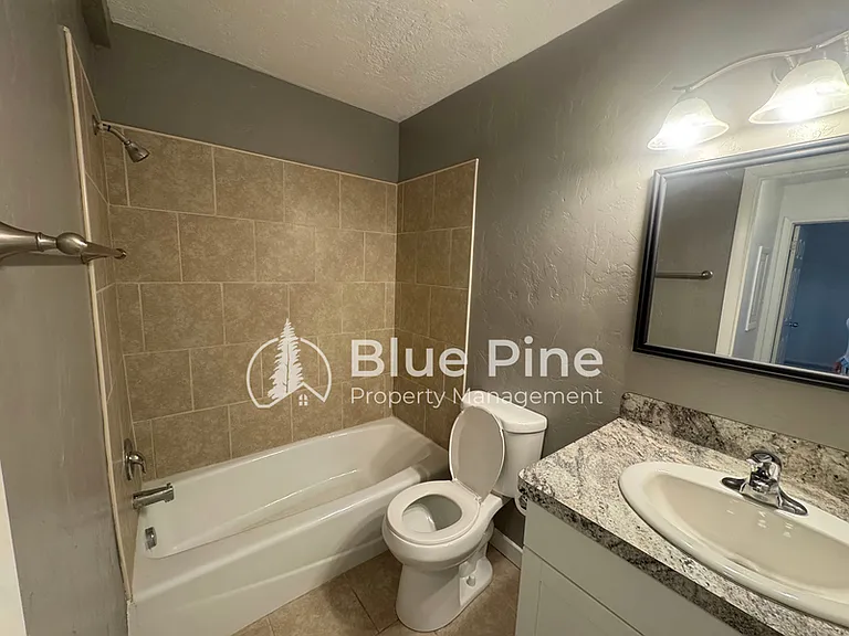 301 E 18th St #2 — Photo 6