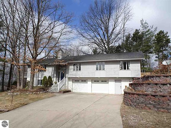 2nd image of 2927 Sherwood Dr