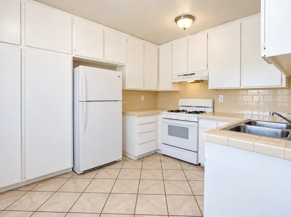 16362 Pebble Beach Dr APT 133, Victorville, CA 92395