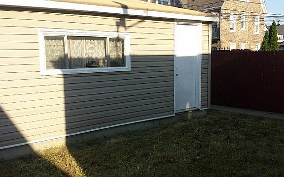 5th image of 10325 S Hoxie Ave