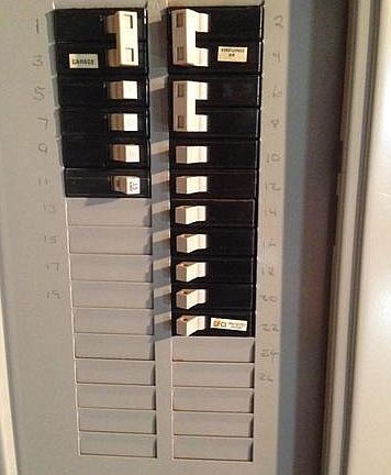 Yes ! Electric in Garage