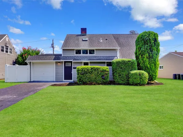 8 Dock Lane, Wantagh, NY 11793