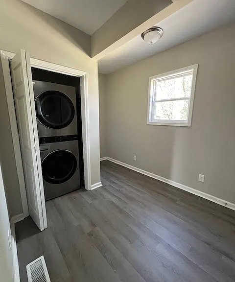 1304 Grove St — Photo 3