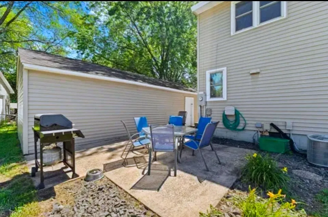 3 bed, 1926 sqft, $2,500 — Photo 3