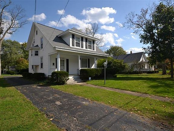 2nd image of 122 Laurel Ave