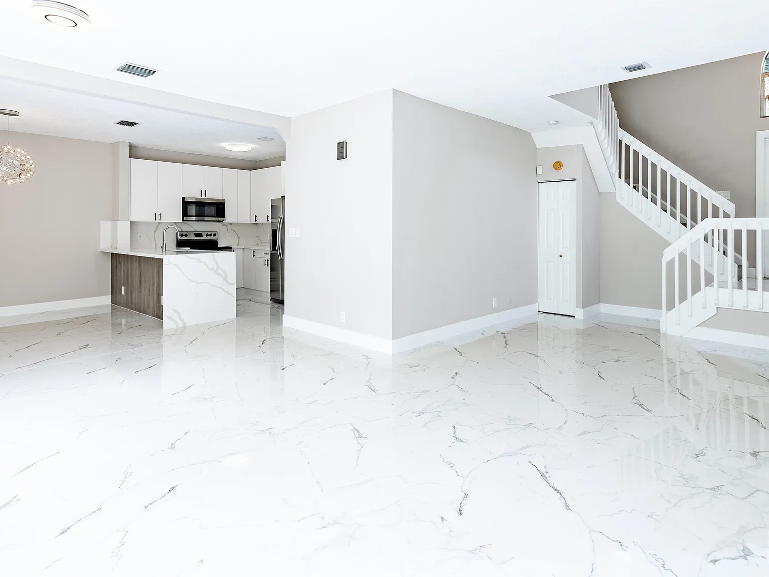 4 bed, 2.5 bath, 1796 sqft, $3,800 — Photo 2