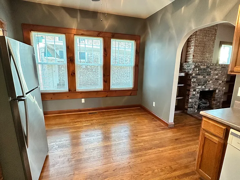 923 E Hillcrest Dr #2 — Photo 3