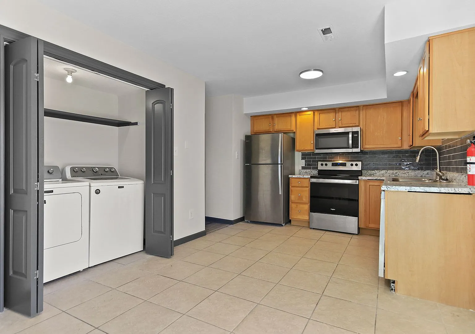 2 bed, 1.5 bath, 1100 sqft, $1,400 — Photo 2