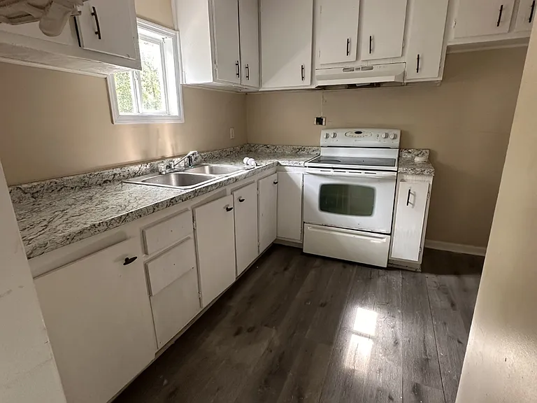 1809 Charlton St — Photo 2