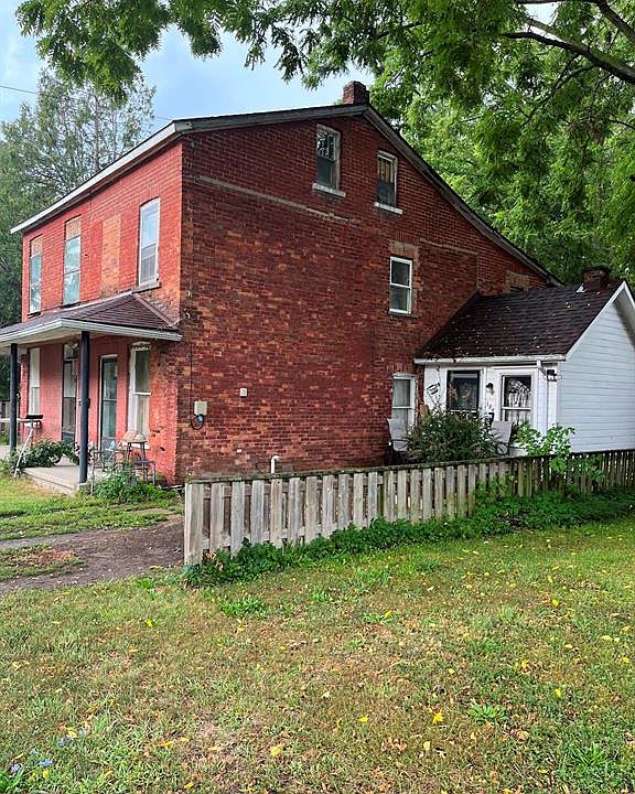 2nd image of 183 Wellington St E #181