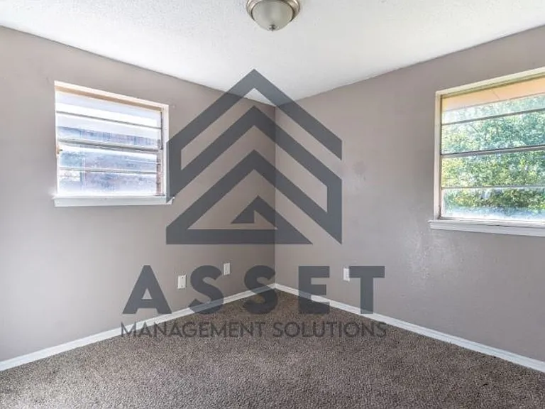 4913 Creekwood Ter — Photo 14