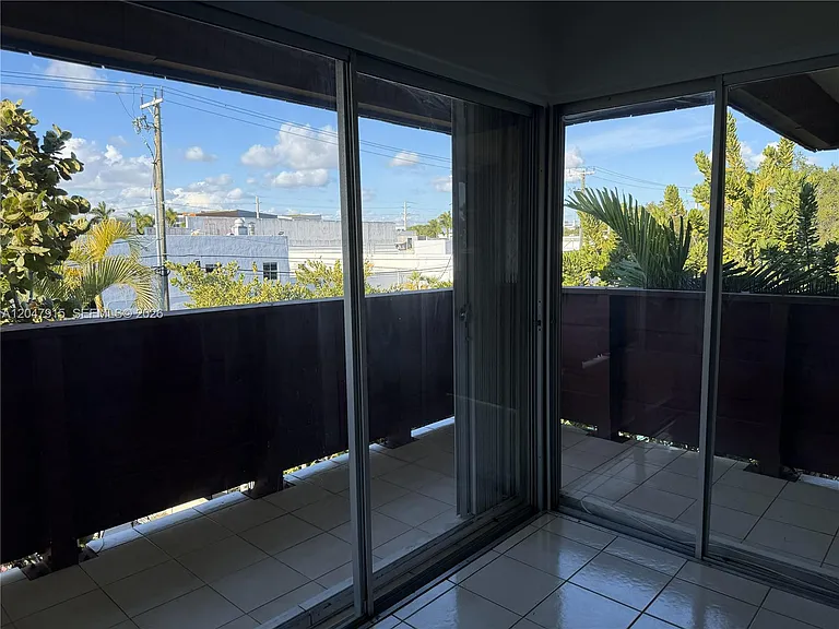 1205 Mariposa Ave #413 — Photo 12