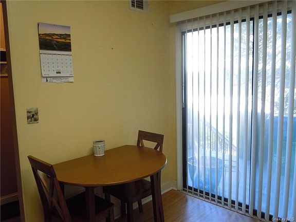 4th image of 40 Heritage Dr APT C