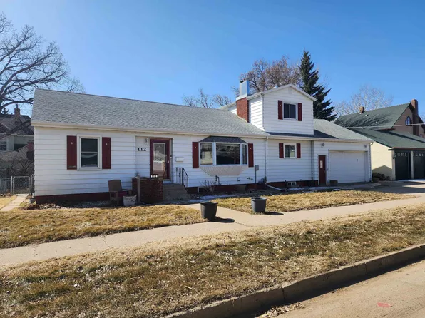 112 University Ave E, Minot, ND 58703