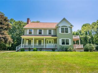 140 River Rd, Putnam, CT 06260