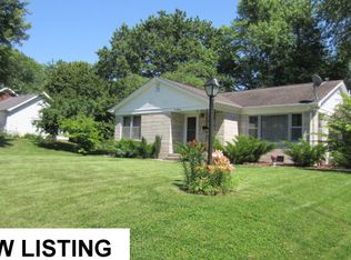 100 E Ratcliff St, Carmi, IL 62821