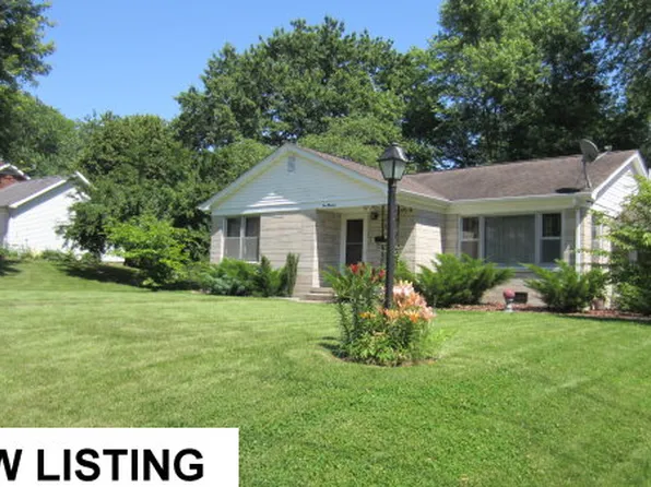 100 E Ratcliff St, Carmi, IL 62821