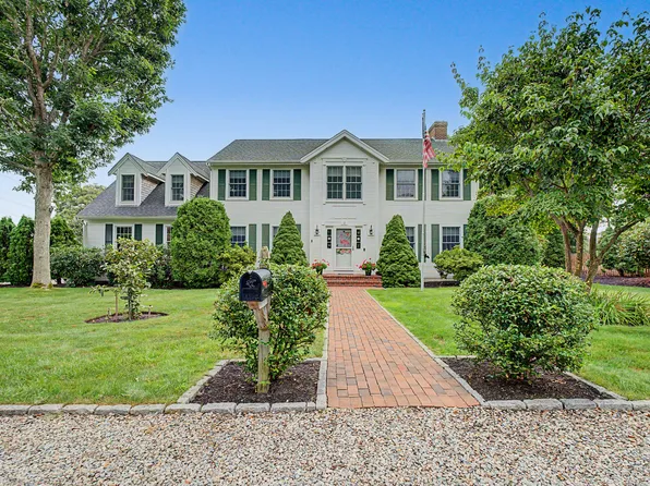 12 Gordon Lane, Yarmouth Port, MA 02675