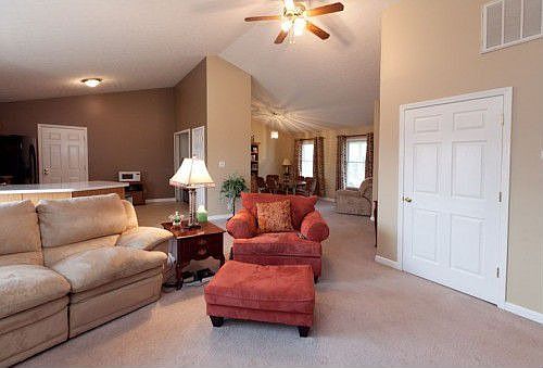 4th image of 212 Courtney Ln