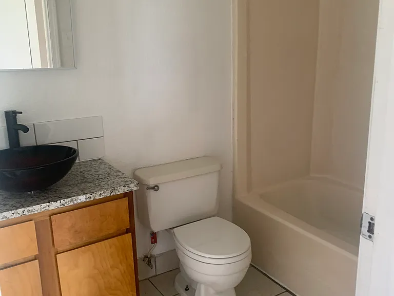 795 W Cedar St #C6 — Photo 5